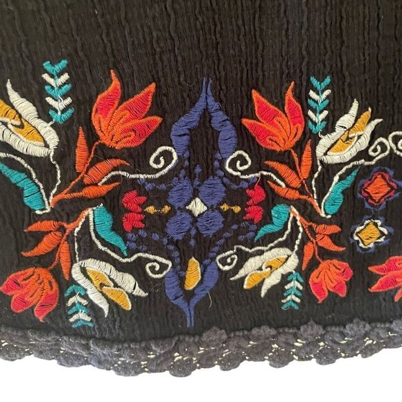 Torrid Sleeveless round Neck Top Size 2 (2X) black knit embroider blouse #1280 - Picture 5 of 13